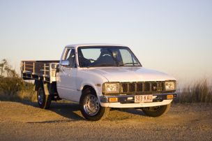 Andrew's 1981 Hilux (RN40) + 1UZ-FE